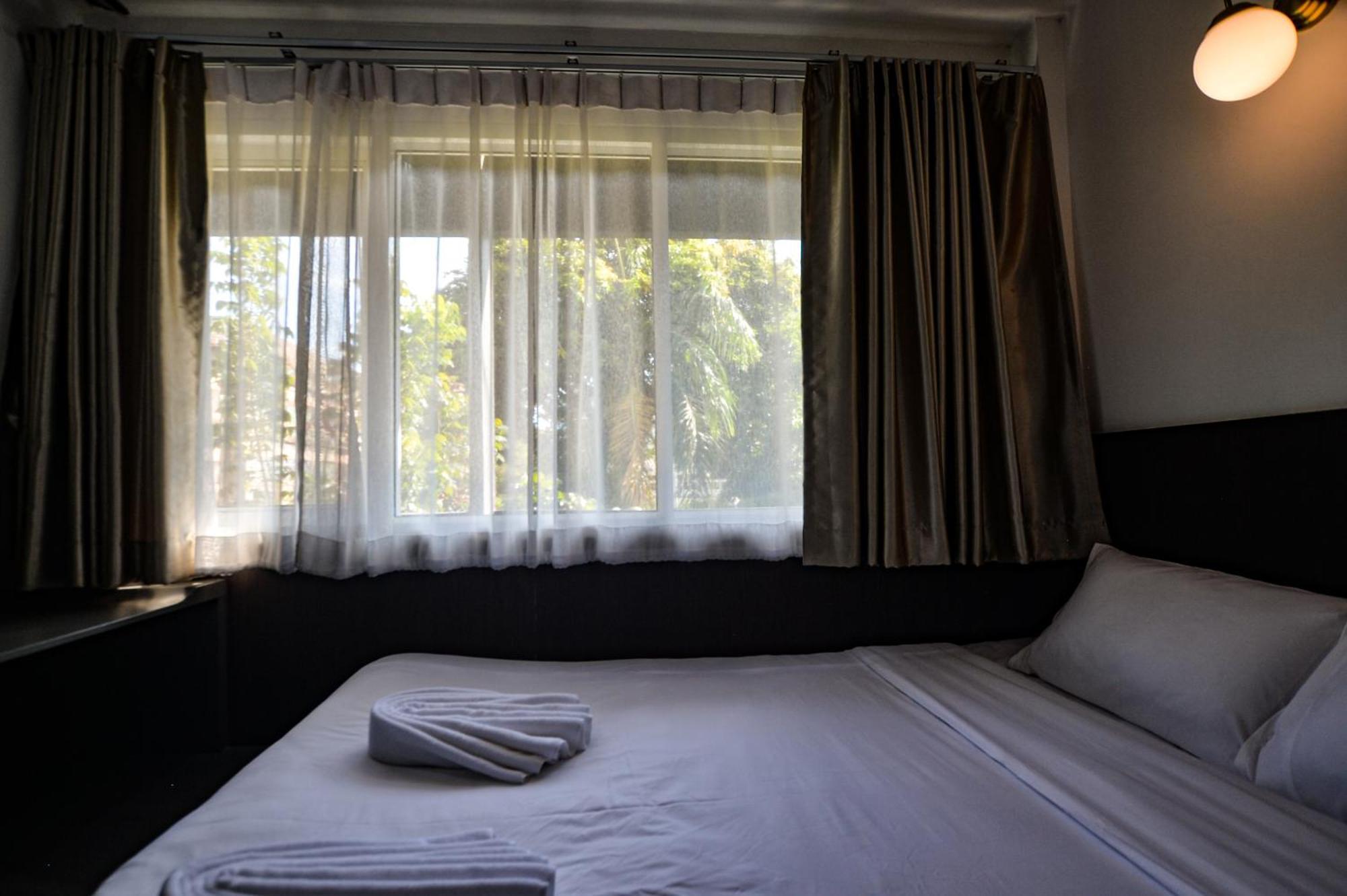 Four Sister Lamoon Hotel Bangkok Exterior foto
