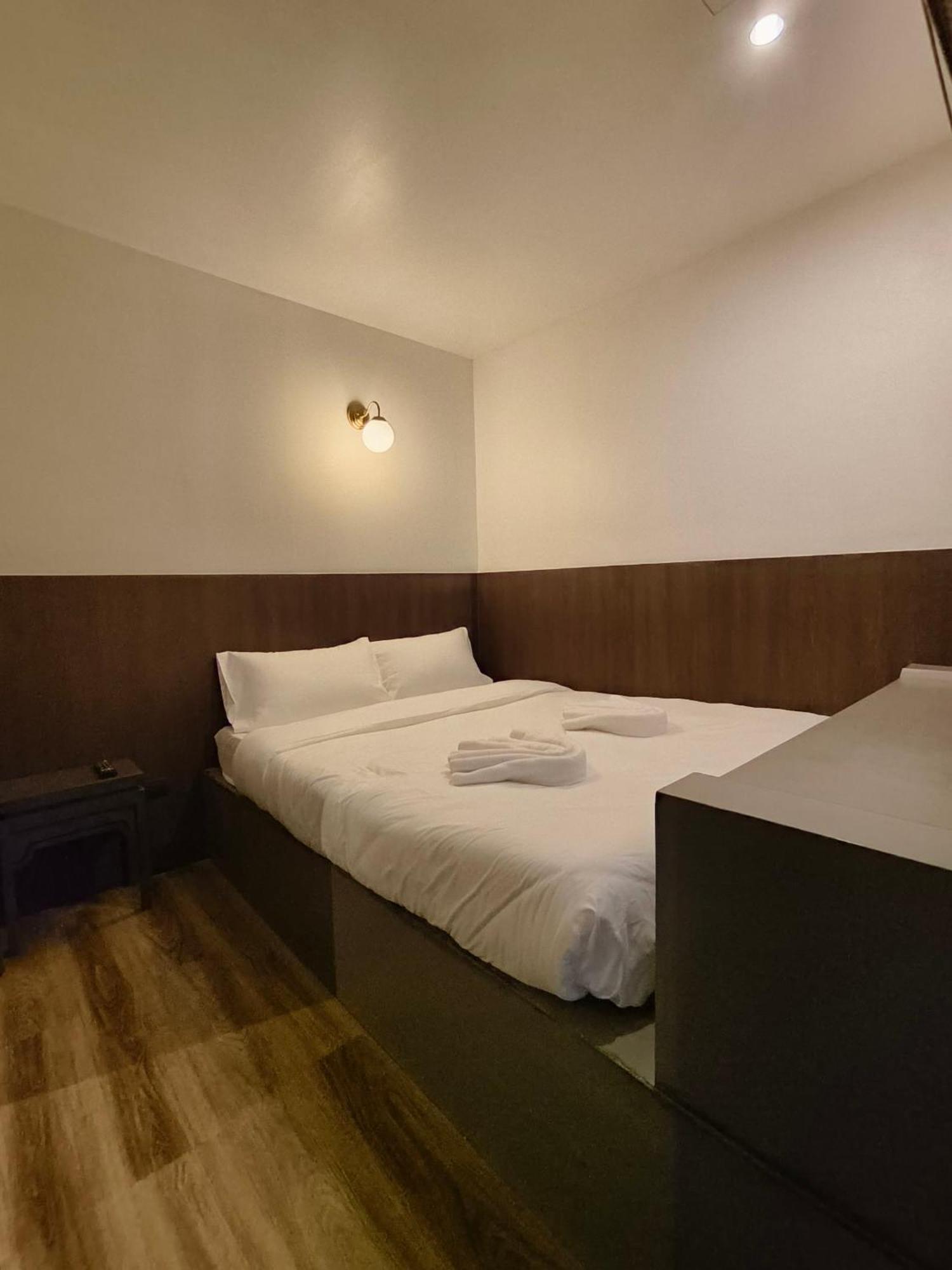 Four Sister Lamoon Hotel Bangkok Exterior foto