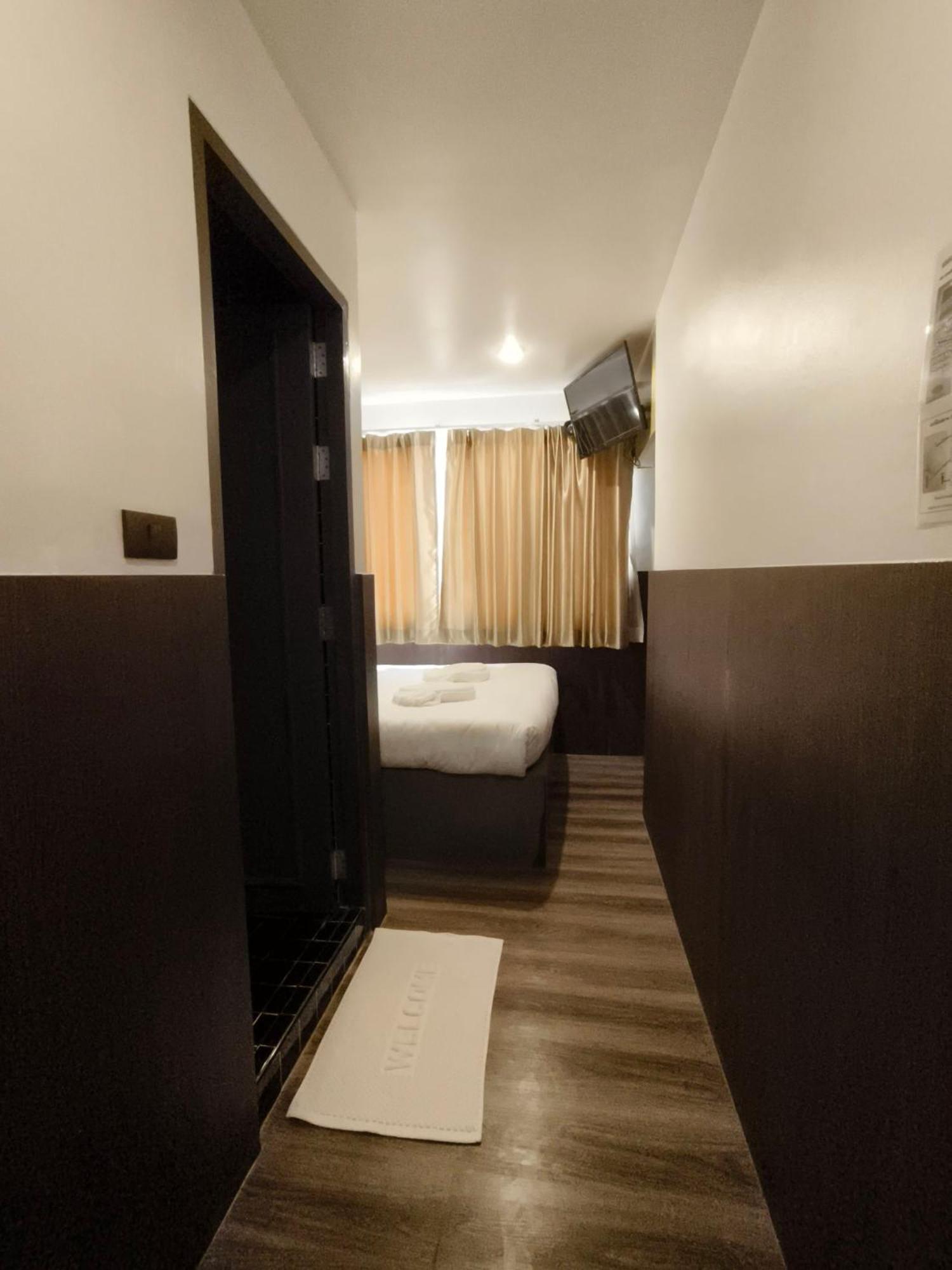 Four Sister Lamoon Hotel Bangkok Exterior foto