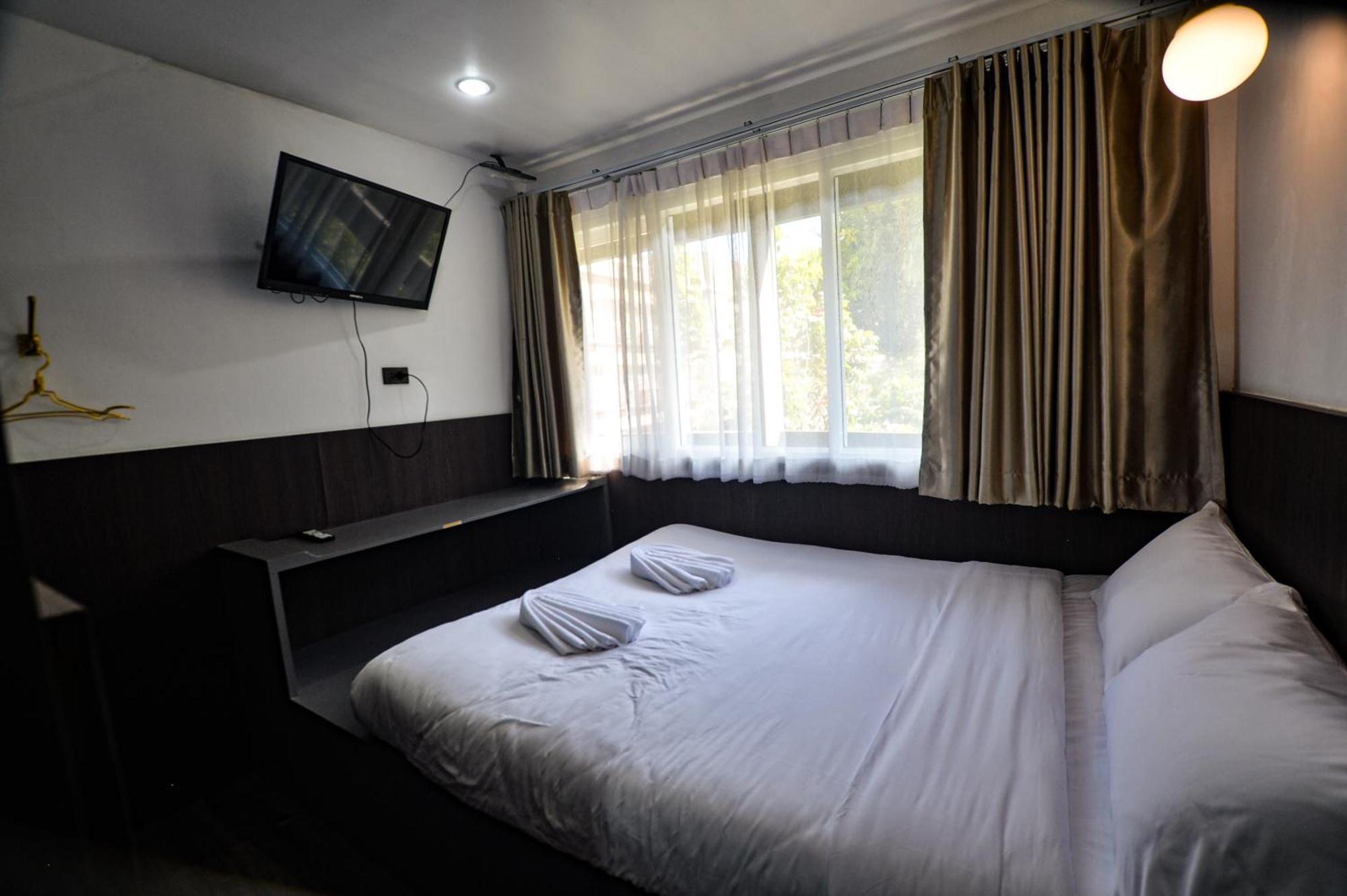 Four Sister Lamoon Hotel Bangkok Exterior foto
